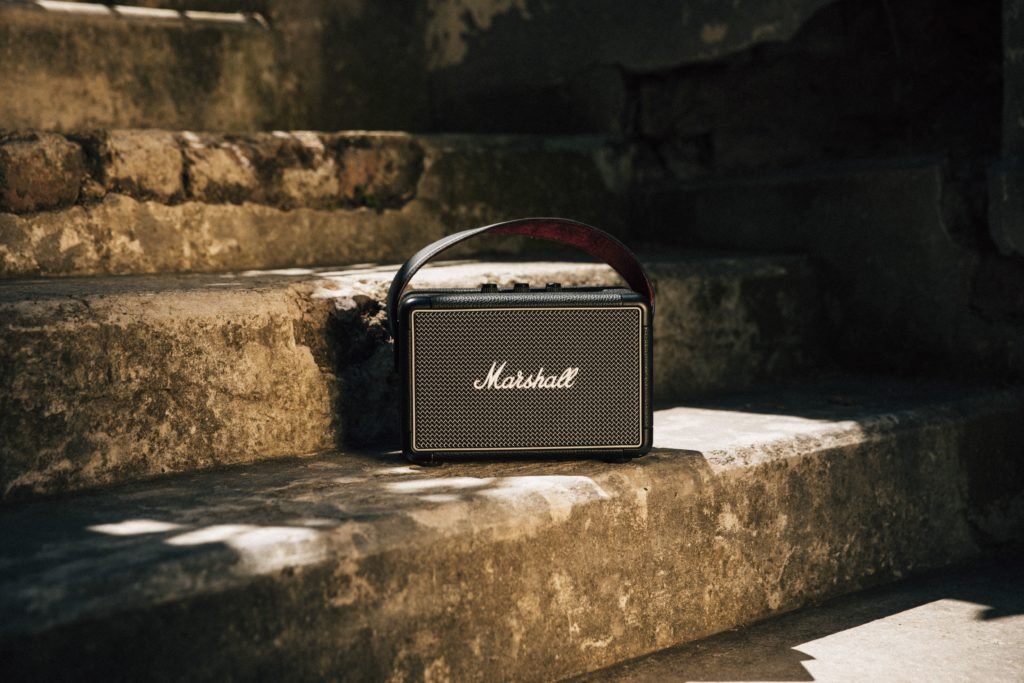 marshall campaign kilburn II deanmartindale25 Conoce la nueva línea de bocinas portátiles de Marshall Headphones Summa Inferno | Metal + Rock & Alternative Music