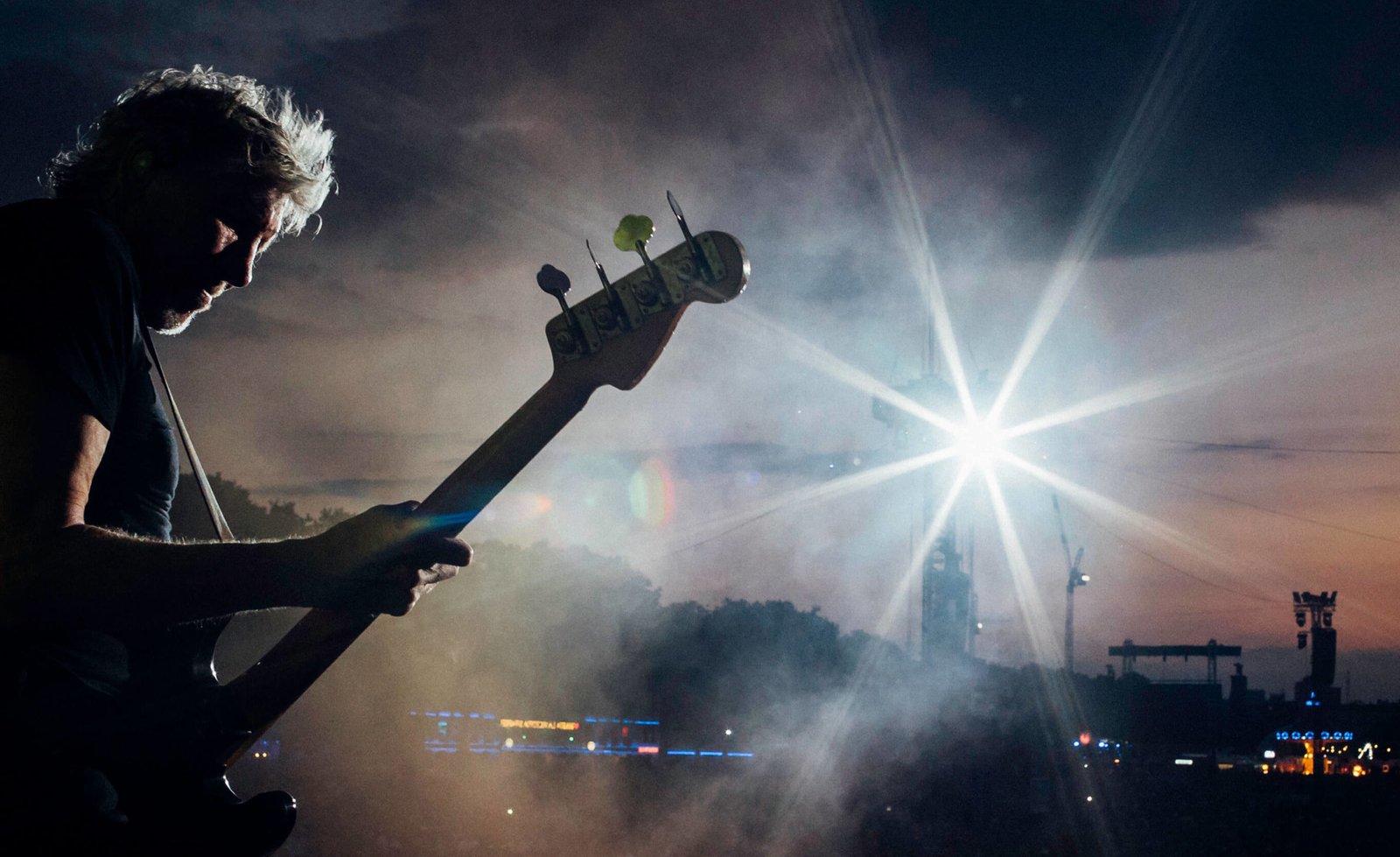 ROGER WATERS US THEM LEAD IMAGE 1 e1563392760294 scaled Roger Waters lanza trailer de su película, 'Us + Them' Summa Inferno | Metal + Rock & Alternative Music