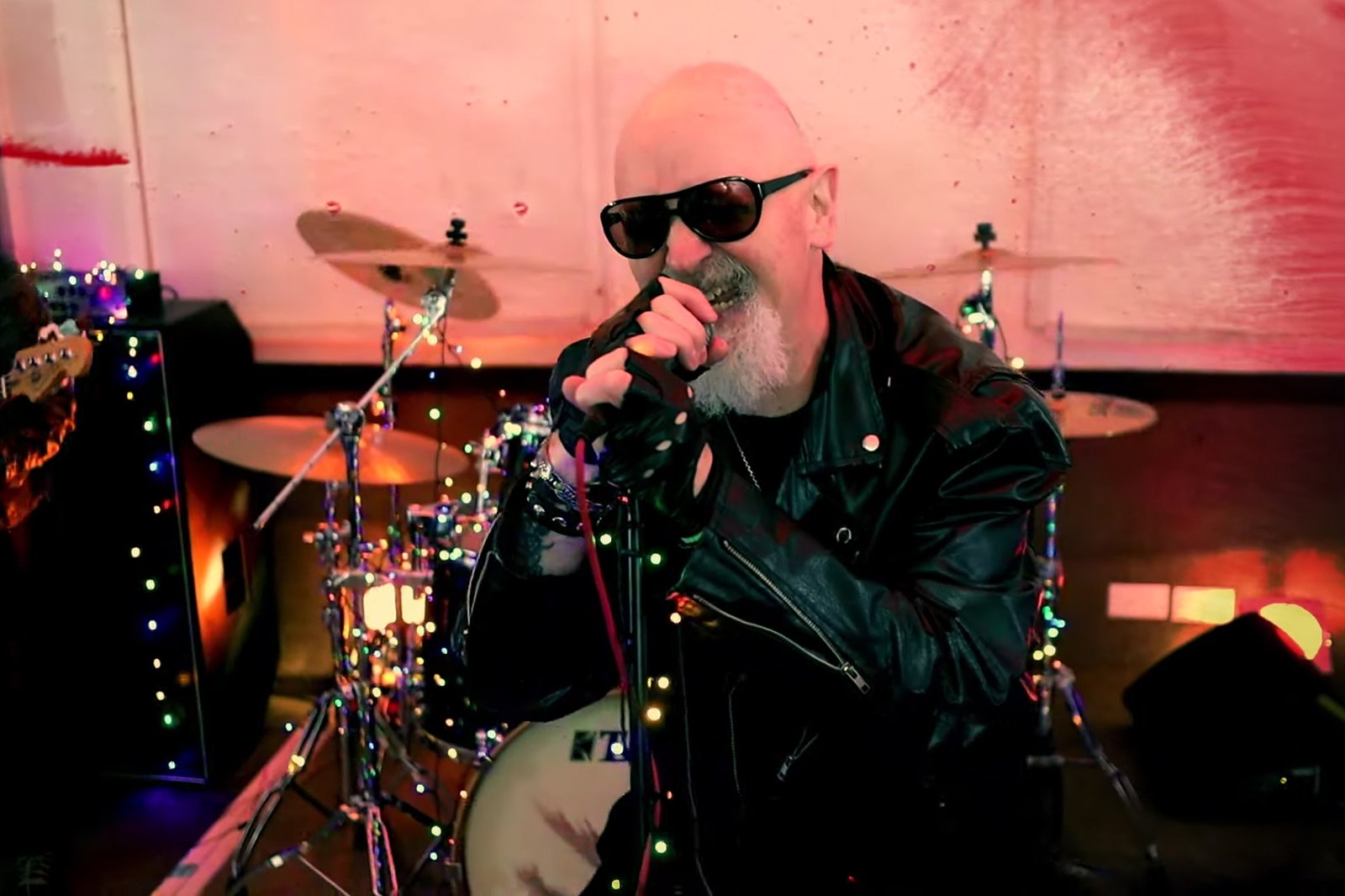 Judas Priest Rob Halford estrena canción para su próximo álbum navideño 'Celestial' Summa Inferno | Metal + Rock & Alternative Music