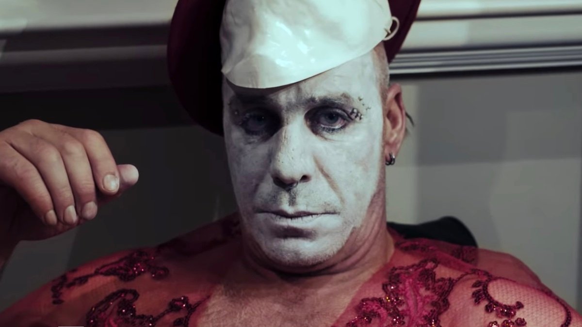 Lindemann video Podrás comprar una cena con Till Lindemann de Rammstein... por 100 mil euros Summa Inferno | Metal + Rock & Alternative Music