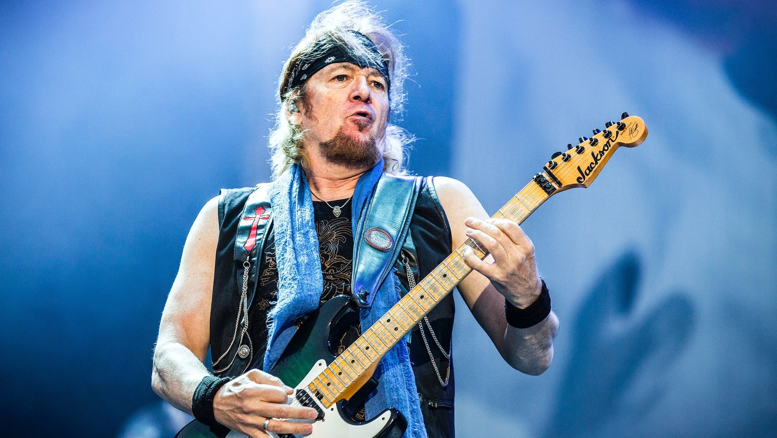 ADRIAN SMITH CUMPLEAÑOS FEBRERO