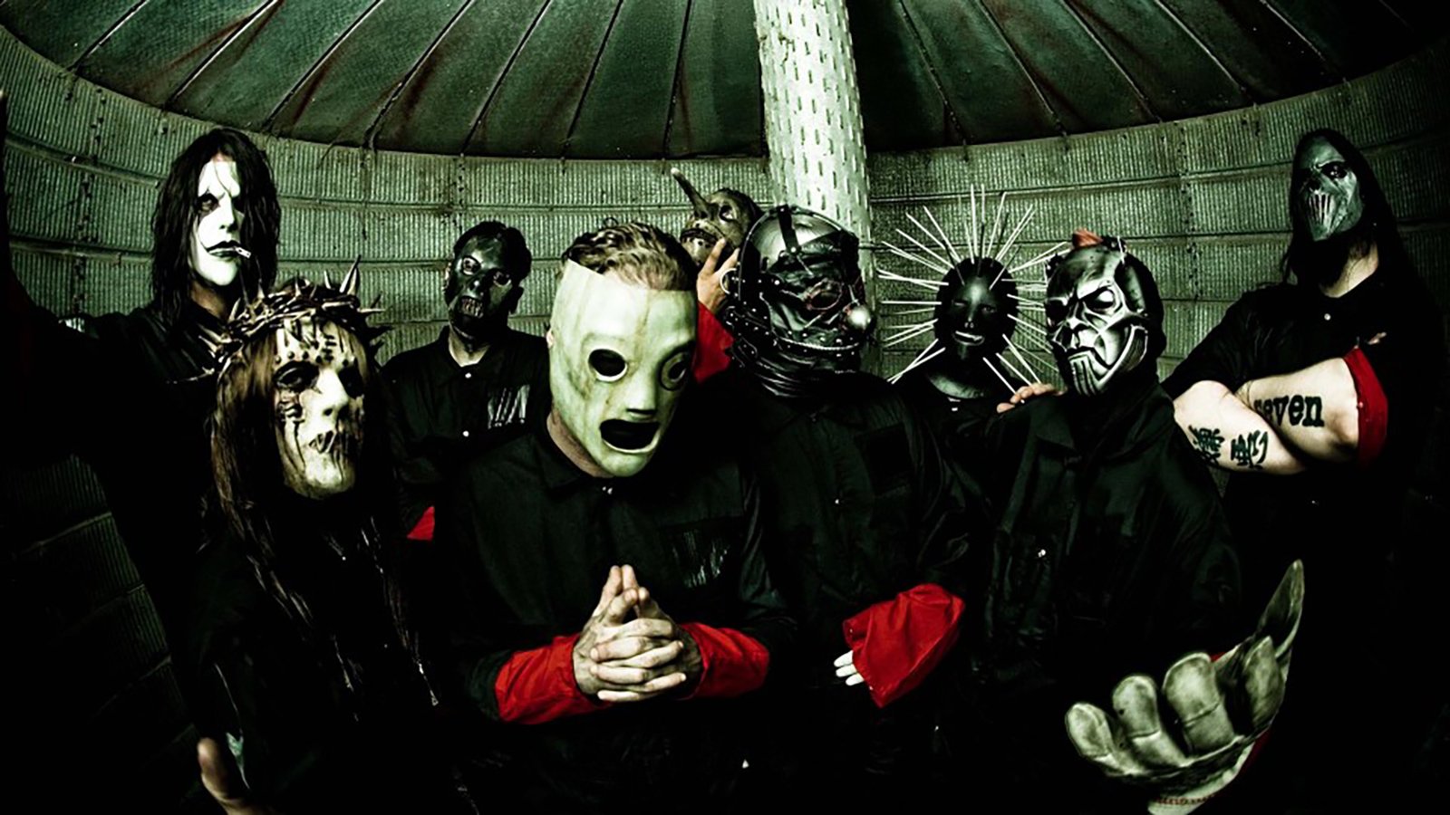 slipknot promo Los miembros de Slipknot planea lanzar el álbum inédito 'Look Outside Your Window' en el momento correcto Summa Inferno | Metal + Rock & Alternative Music