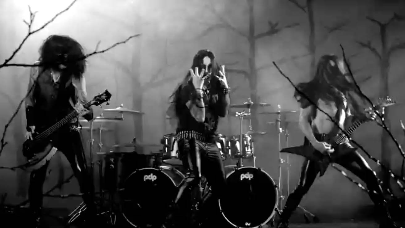 steel black ¡STEEL PANTHER le entra al mariachi y al black metal en su nuevo video! Summa Inferno | Metal + Rock & Alternative Music