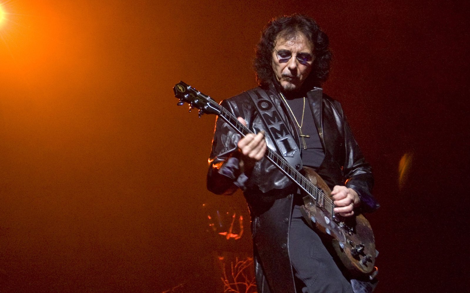 tony iommi Tony Iommi (Black Sabbath) trabaja todas las noches en nueva música Summa Inferno | Metal + Rock & Alternative Music