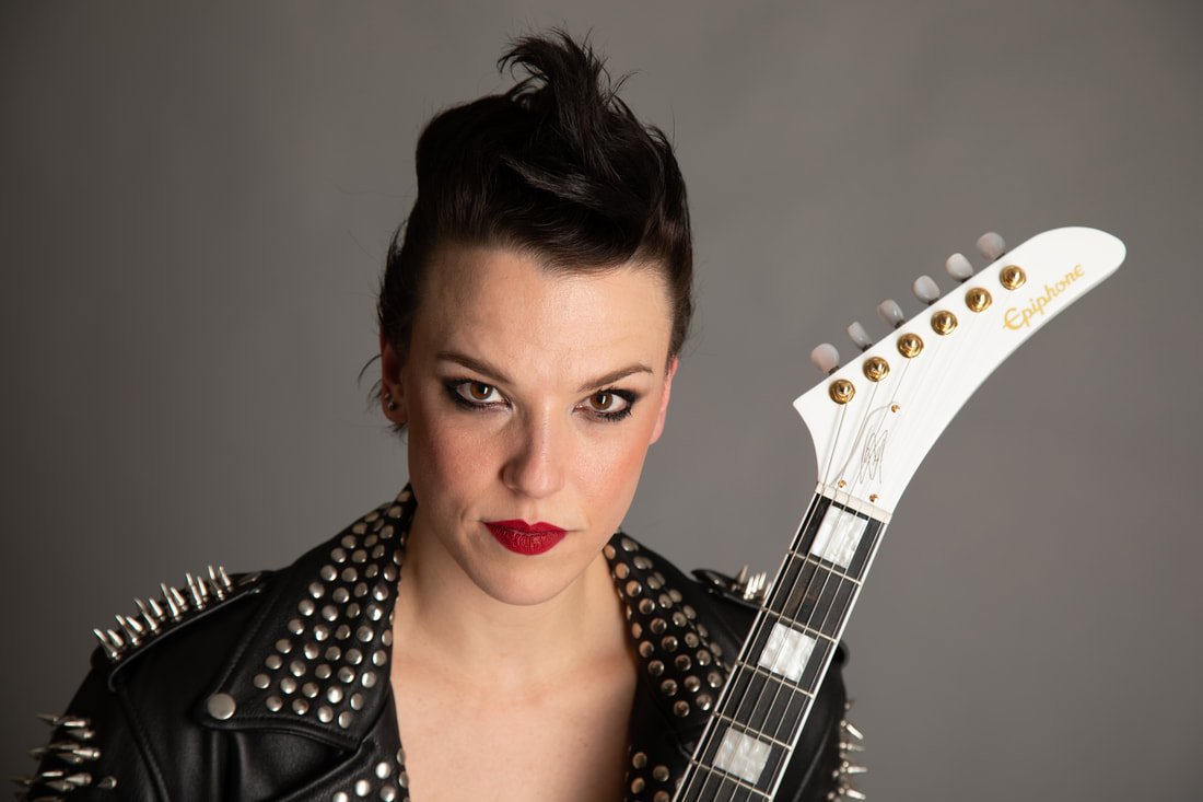 lzzy Lzzy Hale se convierte en la primera embajadora femenina de Gibson Summa Inferno | Metal + Rock & Alternative Music