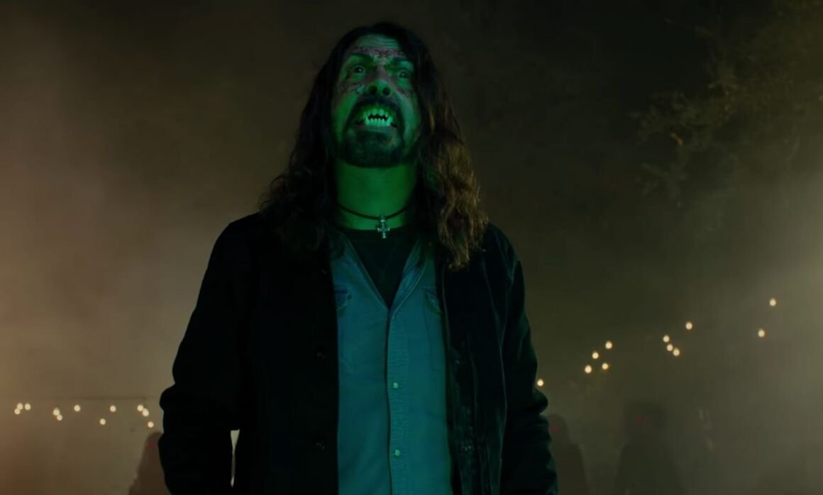 Dave Grohl esta poseido en el nuevo trailer de Studio 666 Dave Grohl lanzará un álbum de metal bajo el nombre Dream Widow Summa Inferno | Metal + Rock & Alternative Music