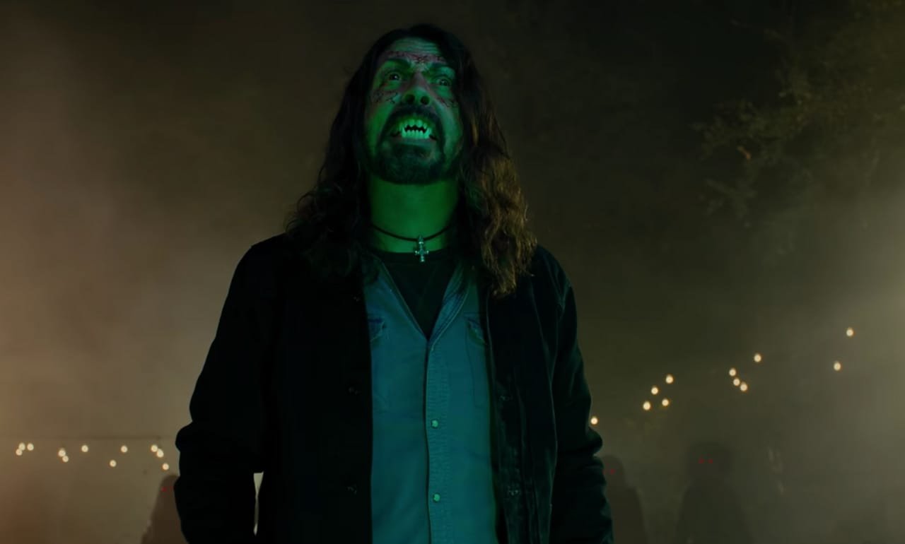 Dave Grohl esta poseido en el nuevo trailer de Studio 666