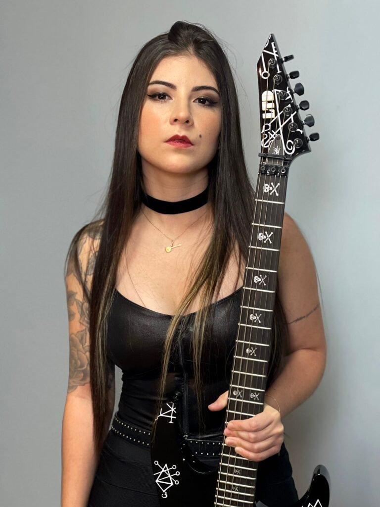 Jessica di Falchi Crypta ya tiene guitarrista para cumplir con su próximo tour Summa Inferno | Metal + Rock & Alternative Music