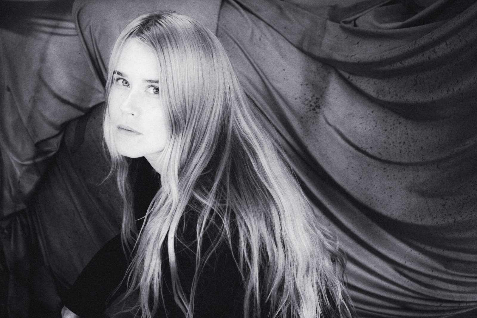 Anna von Hausswolff explora la locura y la divinidad en su nuevo tema 'Struggle With The Beast' 7 AVH Philip Svensson 0 scaled