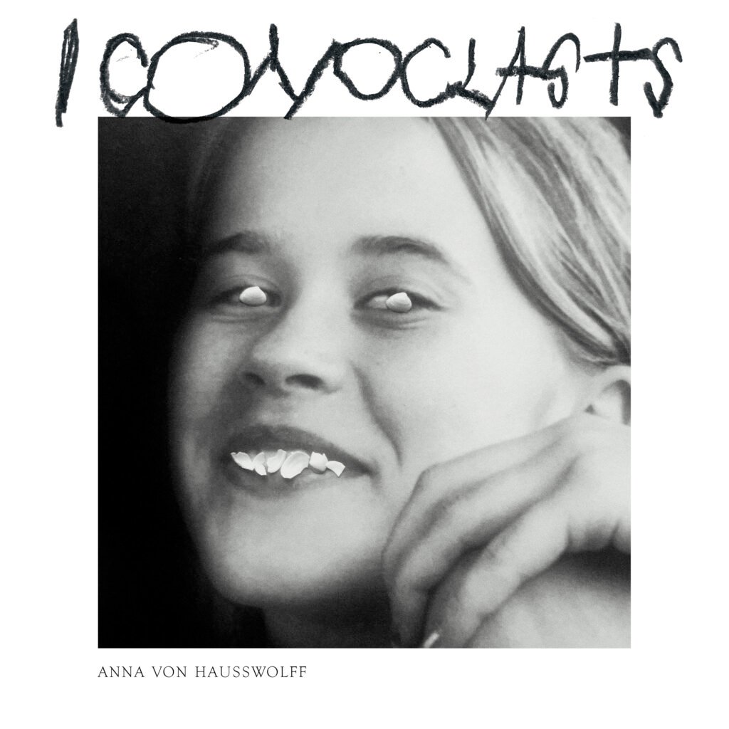 Anna von Hausswolff explora la locura y la divinidad en su nuevo tema 'Struggle With The Beast' 9 ICONOCLASTS 3000x3000