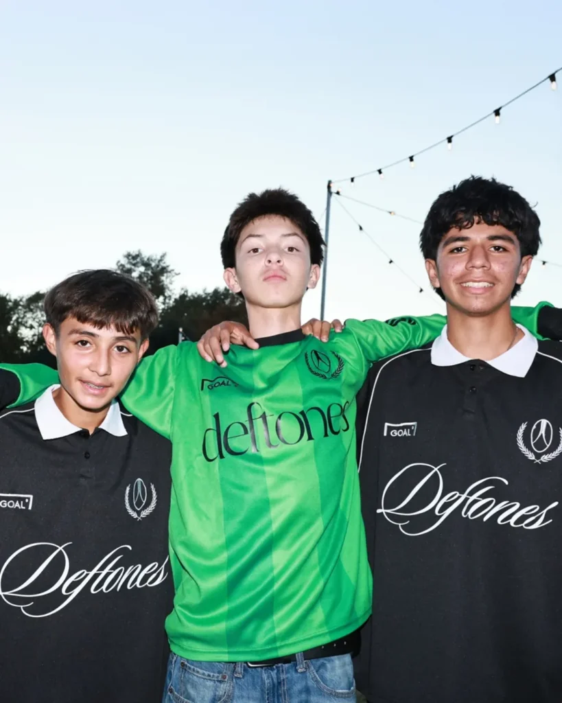 Deftones y GOAL Projects lanzan camisetas para apoyar fútbol juvenil en Sacramento 17 SnapInsta.to 592496961 18551801266059473 7308739173869153370 n