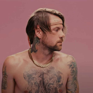 CALEB SHOMO de BEARTOOTH revela públicamente que es gay: “Estoy intentando finalmente sentirme orgulloso de quién soy”