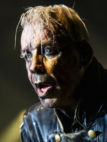 Till Lindemann revive el clásico de Marlene Dietrich "Ich bin von Kopf bis Fuss auf Liebe eingestellt" en su nuevo EP