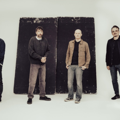 La agrupación liderada por Bruce Soord estrena “Hold The Ashes”, su primer sencillo bajo InsideOut Music y el primer vistazo a su próximo álbum de estudio.