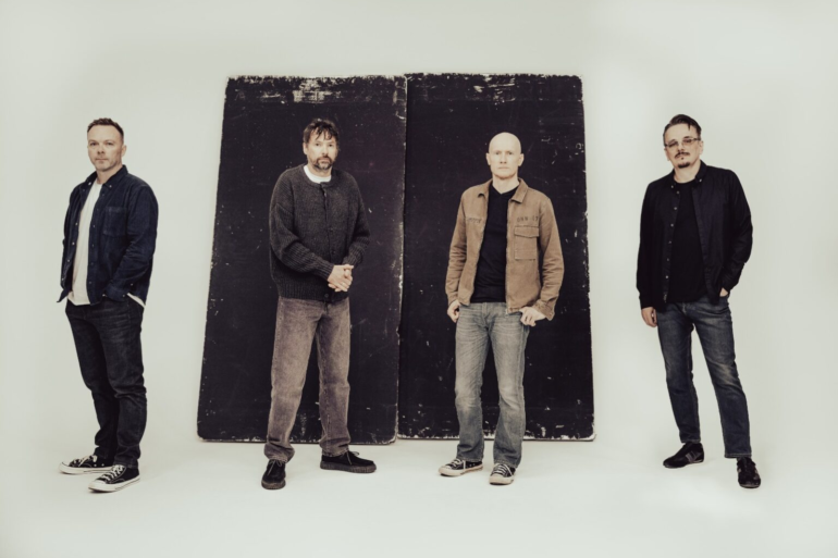La agrupación liderada por Bruce Soord estrena “Hold The Ashes”, su primer sencillo bajo InsideOut Music y el primer vistazo a su próximo álbum de estudio.