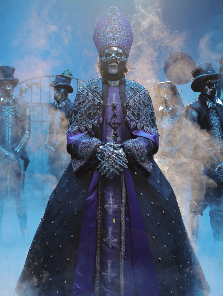 Ghost: El Papa sabe lo que hace y lo hace muy bien