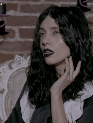 Pussy Riot presentó oficialmente su primer álbum de estudio, Cyka, acompañado de una protesta en la Bienal de Venecia y el estreno de “Candy Dopamine”, sencillo que cuenta con la participación de Avenged Sevenfold.