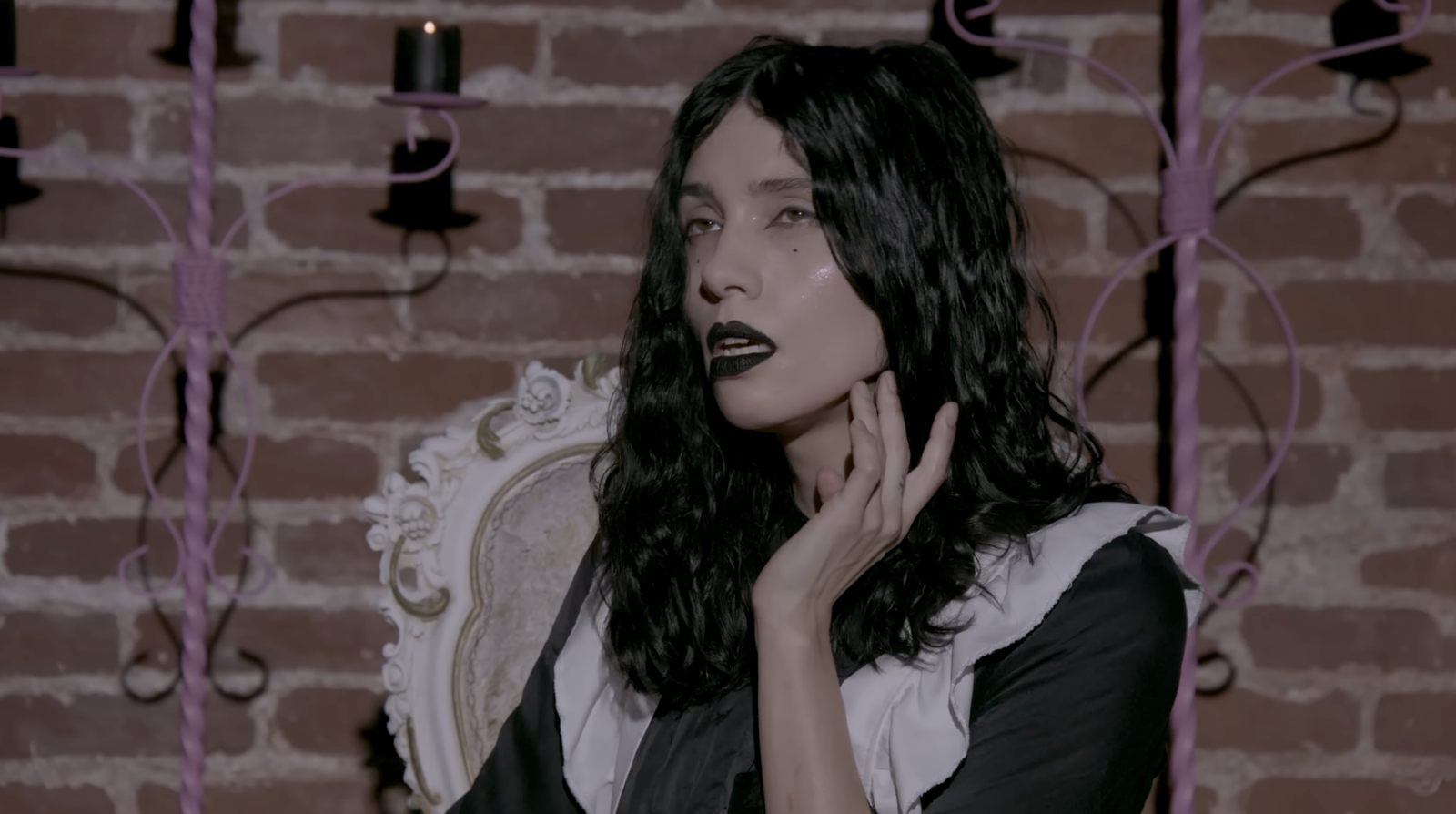 PUSSY RIOT lanza sencillo, 'Candy Dopamine' feat. Avenged Sevenfold 7 Pussy Riot presentó oficialmente su primer álbum de estudio, Cyka, acompañado de una protesta en la Bienal de Venecia y el estreno de “Candy Dopamine”, sencillo que cuenta con la participación de Avenged Sevenfold.