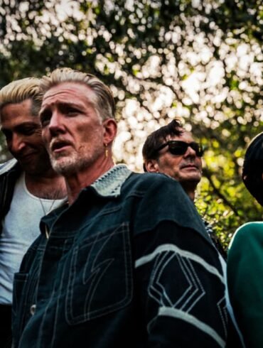 Queens of the Stone Age presenta el sencillo "Easy Street", su primera canción inédita desde 2023.