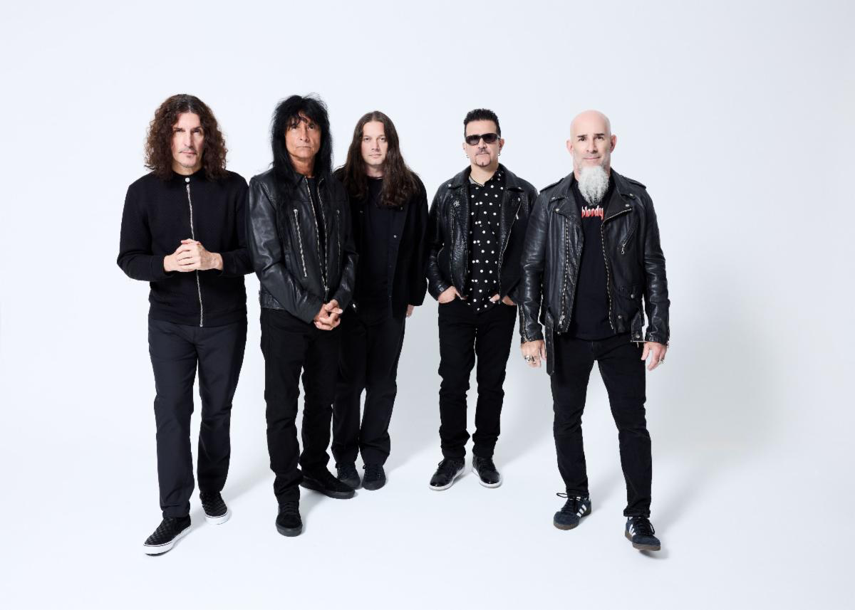 Anthrax lanza nuevo video, 'The Edge Of Perfection' 16 Anthrax presenta "The Edge Of Perfection", segundo sencillo del álbum Cursum Perficio.