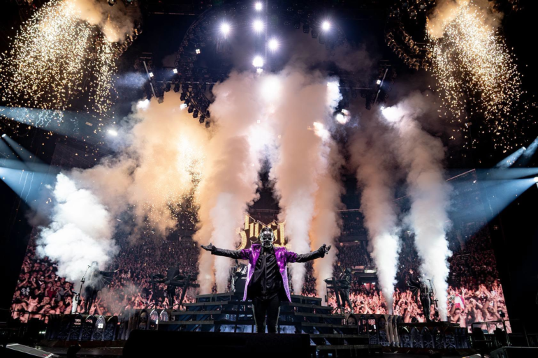 Papa V Perpetua durante los conciertos de GHOST en el Palacio de los Deportes, registrados para la película 2 Big To Rig.