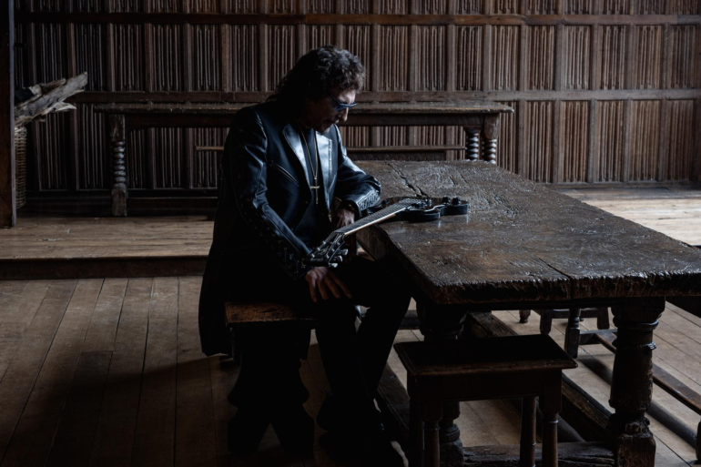 Tony Iommi anuncia From The Dark, su primer álbum solista en 21 años, y estrena World Alone junto con el vocalista Jørn Lande.
