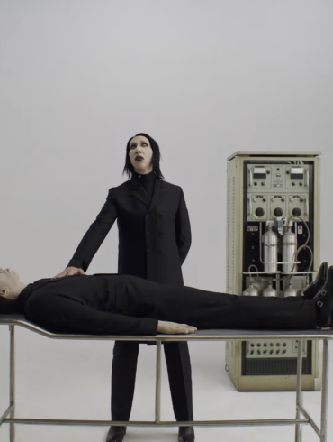 Marilyn Manson estrena el videoclip oficial de "Front Toward Enemy", nuevo sencillo de One Assassination Under God – Chapter 2.