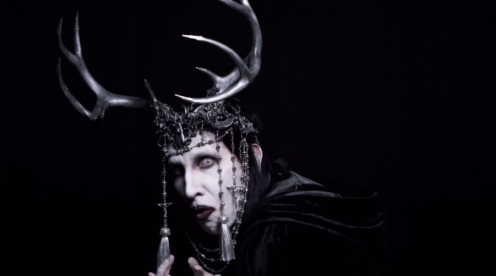 Marilyn Manson estrena el videoclip de 'Unalive' 16 Marilyn Manson premieres dark new “Unalive” music video