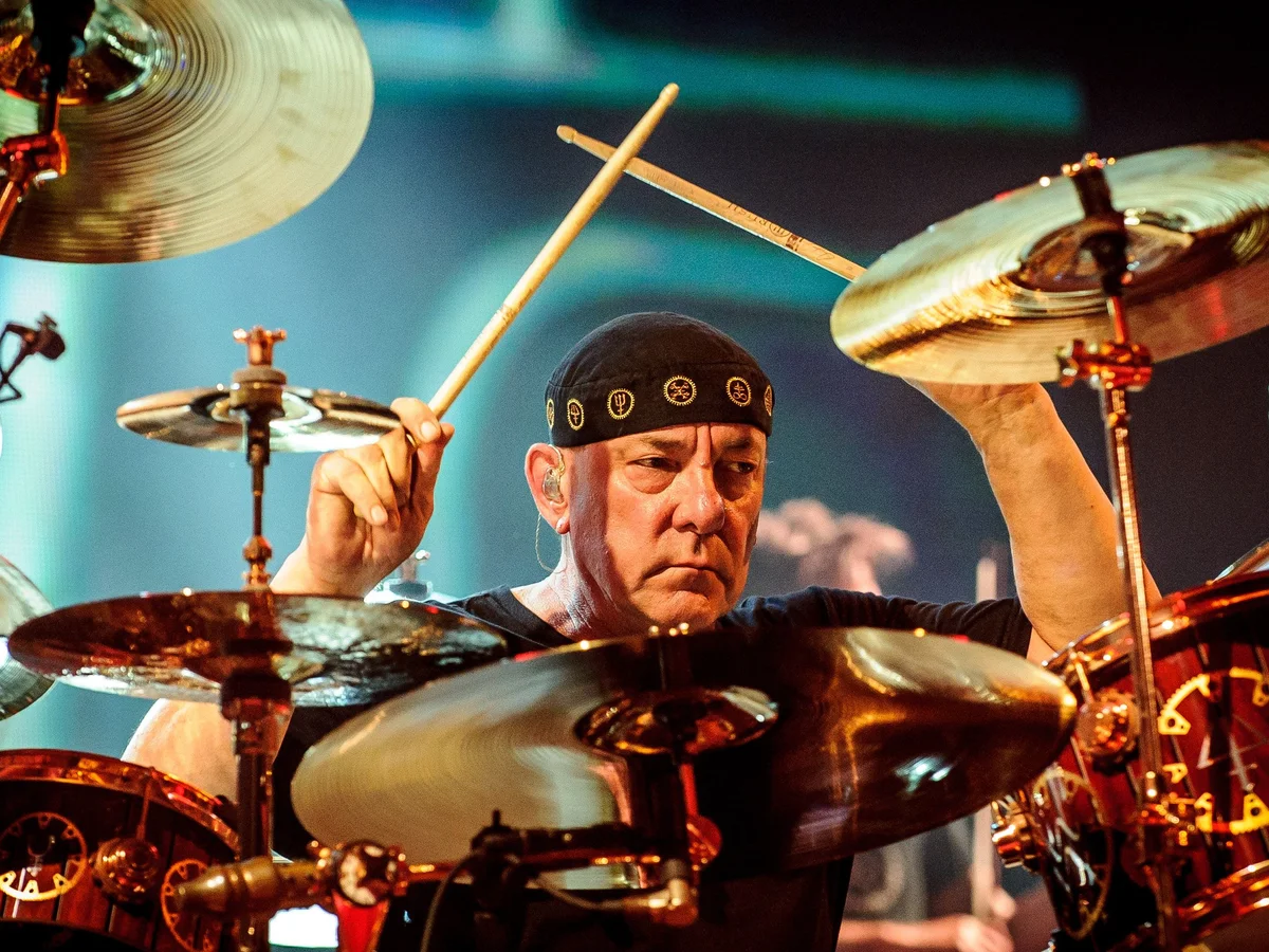 Neil Peart recibirá un homenaje definitivo en el nuevo documental No One’s Disciple 16 Neil Peart protagoniza el documental No One’s Disciple que se estrenará en TIFF 2026