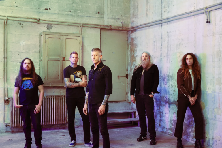 Frank recorre un paisaje inundado en el video de In The Ruins de Mastodon