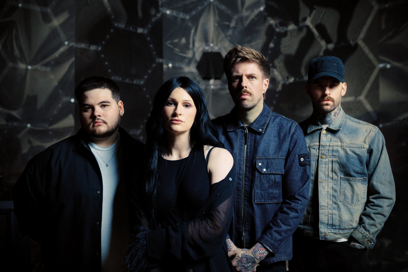 Spiritbox: Nuevo sencillo / video, 'Mourning' 16 Spiritbox regresa con “Mourning”, un tema atmosférico que abre el siguiente capítulo de la banda tras Tsunami Sea.