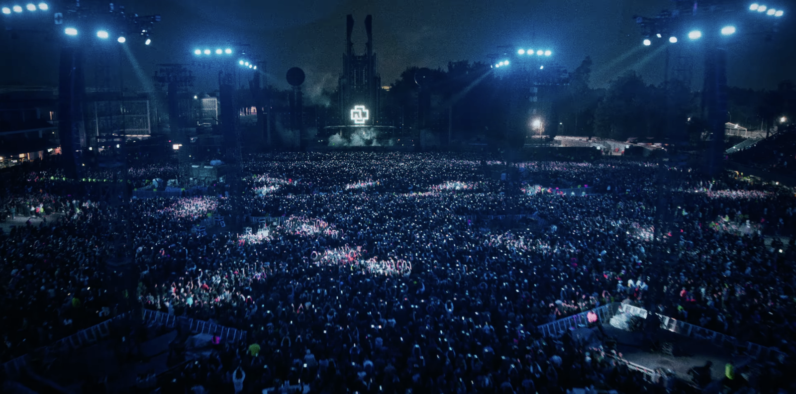 Rammstein rompe cuatro años de espera con el primer teaser de Live in Mexico City 16 Rammstein rompe cuatro años de espera con el primer teaser de Live in Mexico City