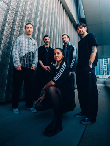 Novelists estrena single, 'Ravage'