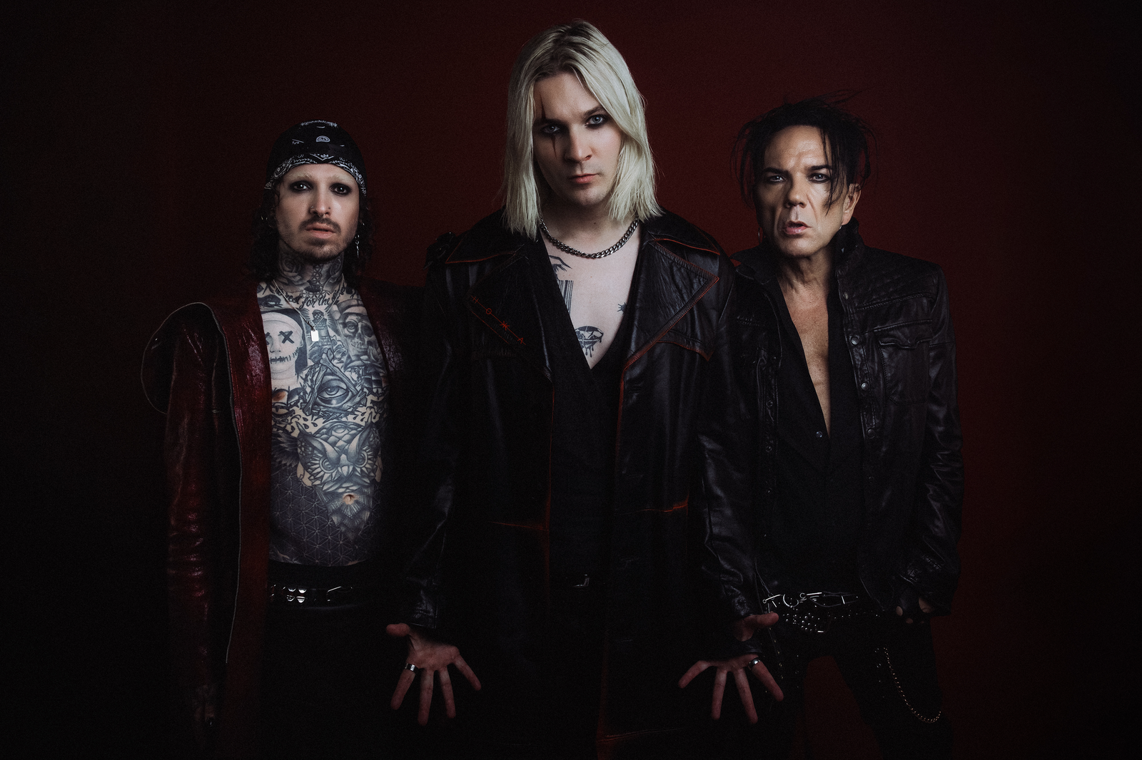HOKKA reúne a Samy Elbanna y Jussi 69 en su nuevo single, 'Vampire' 16 HOKKA reúne a Samy Elbanna y Jussi 69 en su nuevo single, 'Vampire'