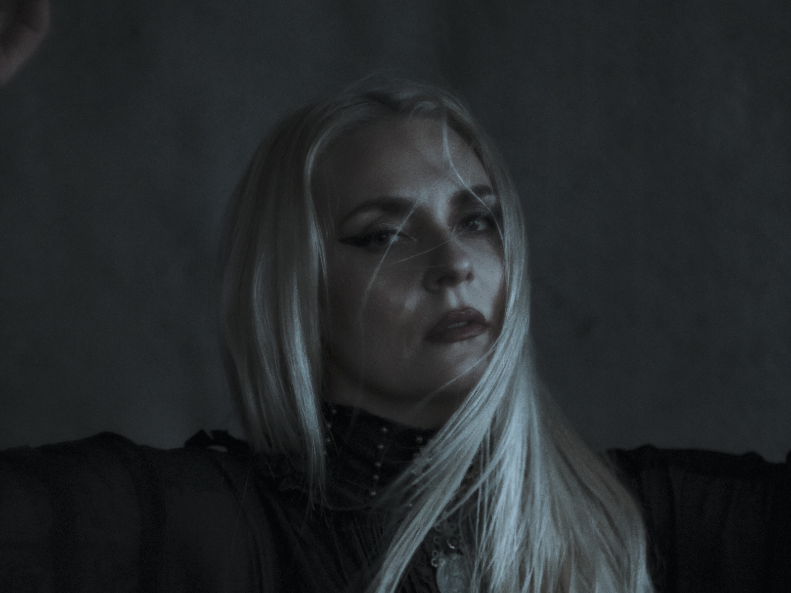 Eivør publica 'Tungl', su debut con Nuclear Blast, y estrena el video de 'Og Mánin Græt / And The Moon Cried' 13 image 42 scaled e1792171960578