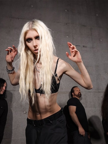 The Pretty Reckless suma a Dave Grohl y Pat Smear en una nueva versión de 'About You'
