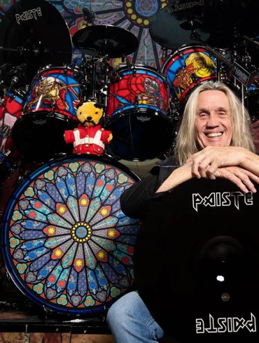 Nicko McBrain rechazó jugar golf con Trump y dijo que el presidente "y su bola de compinches" deberían ir a la cárcel.