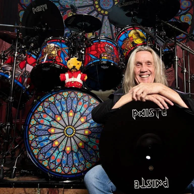 Nicko McBrain rechazó jugar golf con Trump y dijo que el presidente "y su bola de compinches" deberían ir a la cárcel.