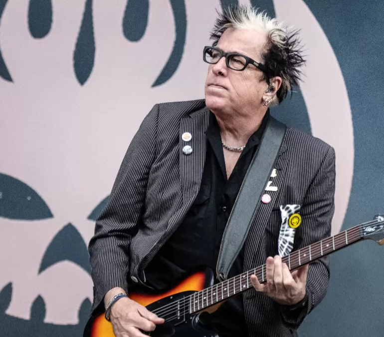 Noodles, guitarrista de The Offspring, se aparta de los conciertos por un problema de salud